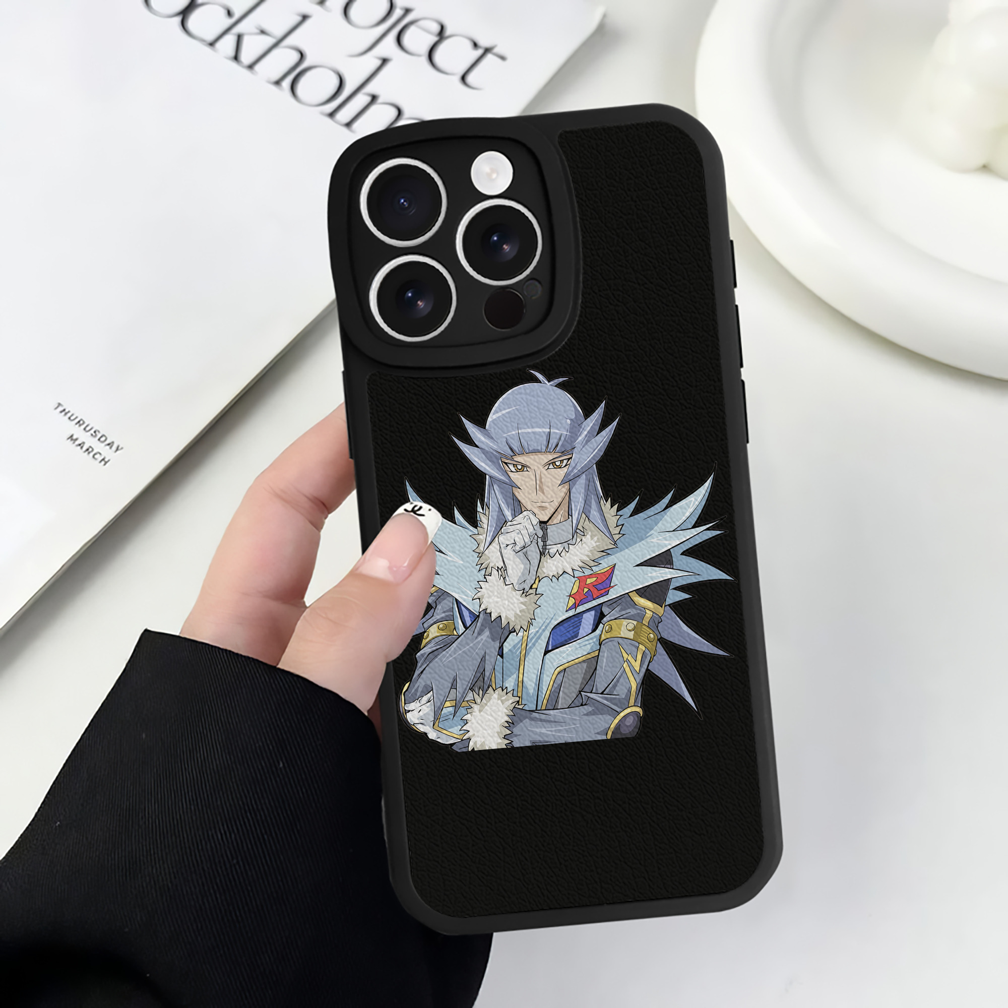 （画像用） 遊☆戯☆王 Yu-Gi-Oh! 【iPhone 16シリーズ対応】シリコンスマホケース（レザー調） 材質：シリコン